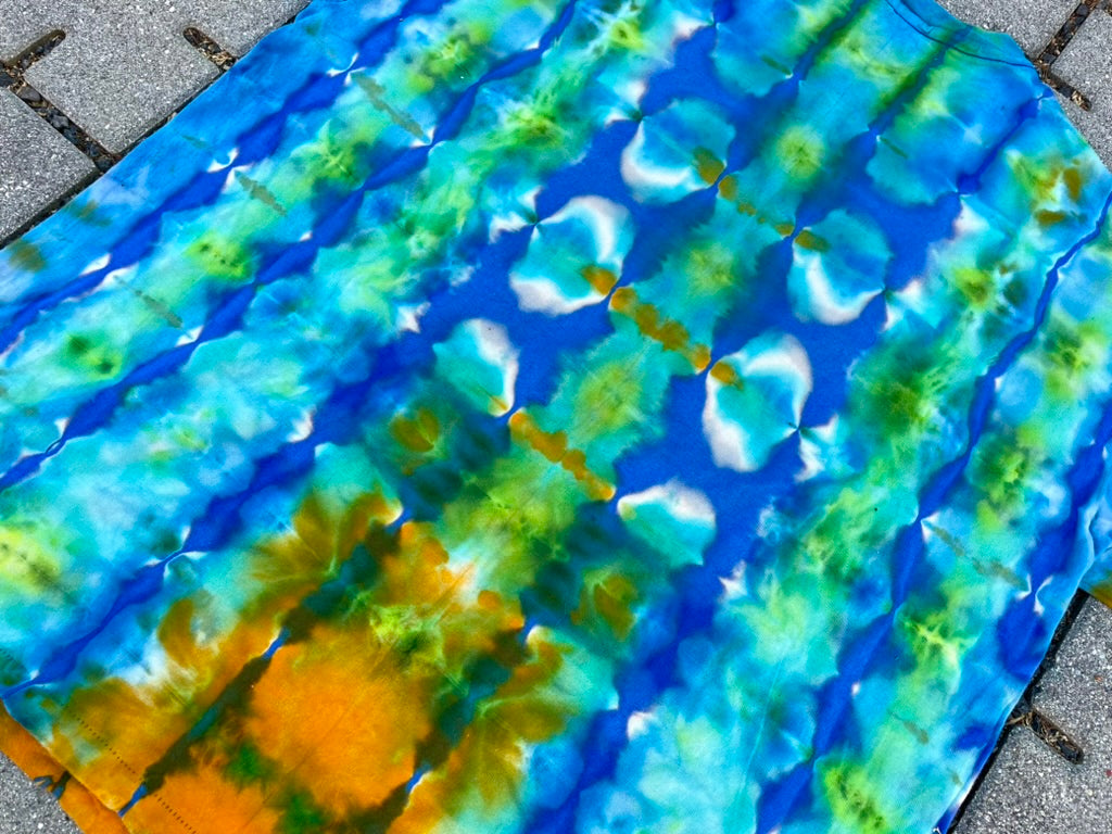 Tie Dye Blue/Green/Orange "La familia y la salud" Tee